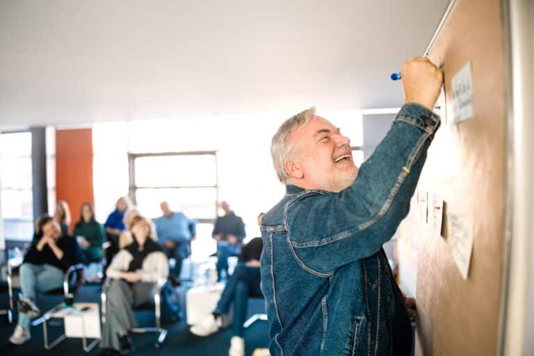 Ein CONTRACT-Berater im Workshop zu Organisation und Kultur in Unternehmen