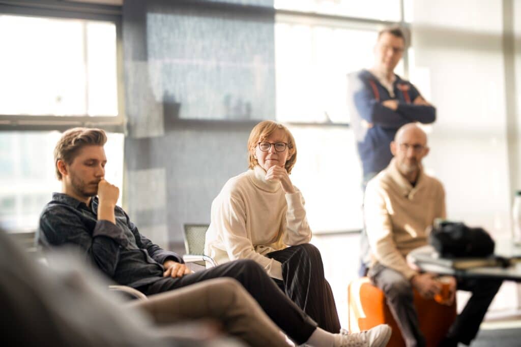 CONTRACT-Berater:innen in einem Workshop zur Gestaltung von Teamarbeit in Konzernen