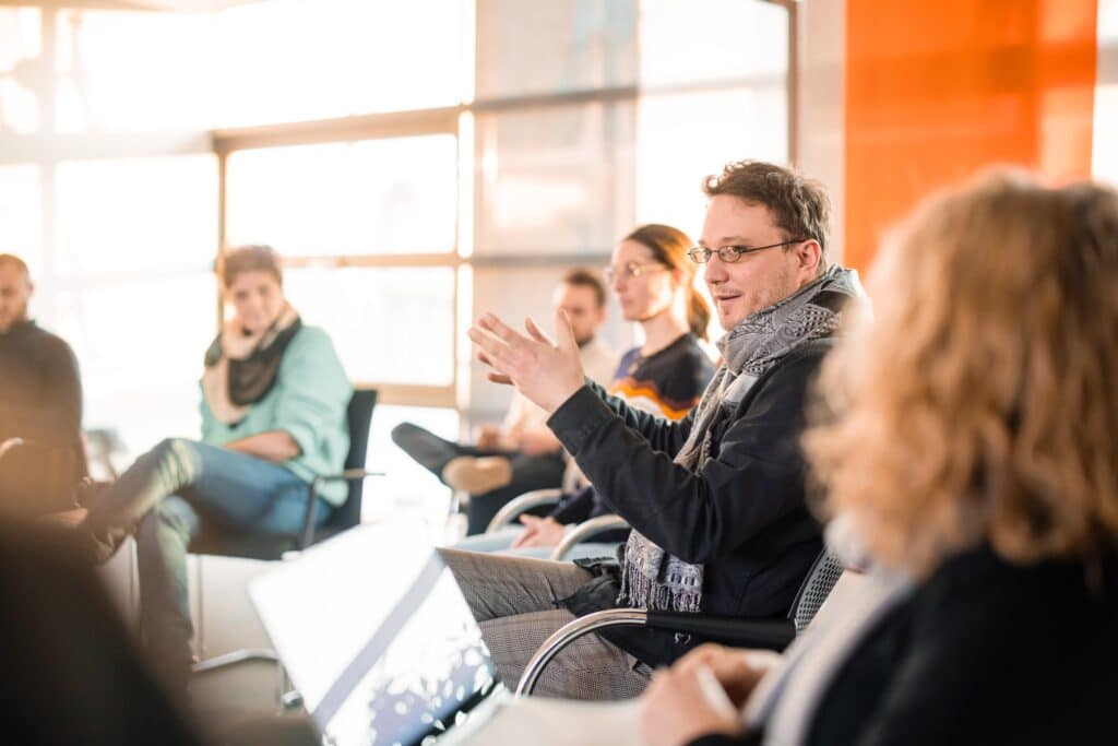 Offene Diskussionsrunde zur Teamarbeit in Verwaltungen und öffentlichen Einrichtungen